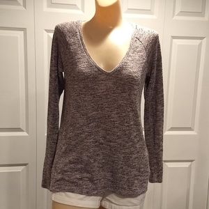 American Eagle long sleeve V neck size xs